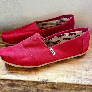 TOMS Women’s red Flats Shoe size 9